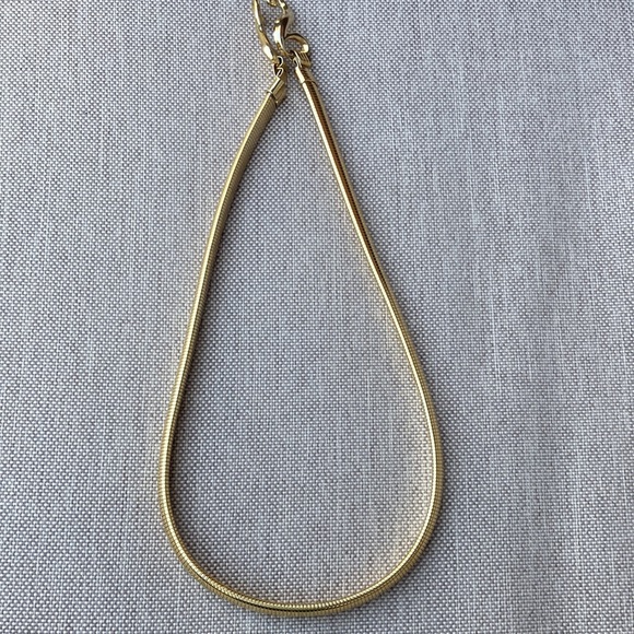 3 for $20 | Vintage thick serpentine gold toned necklace - Picture 5 of 7